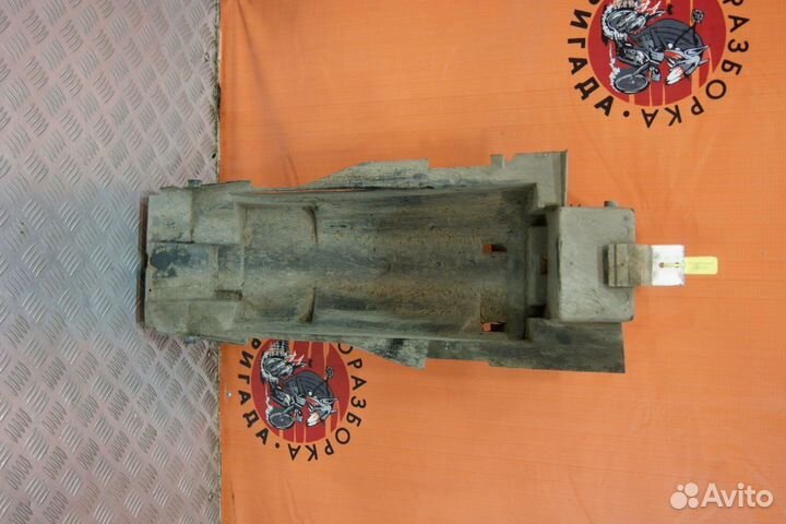 Подкрылок Kawasaki ZZR1100-1, ZXT10C