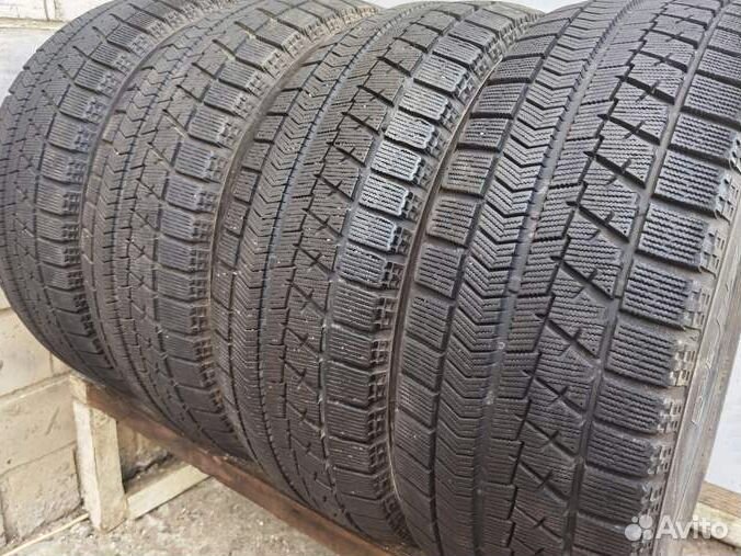 Bridgestone Blizzak VRX 215/55 R17 102H
