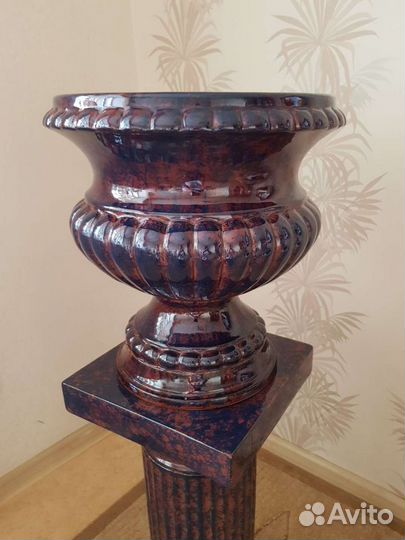 Вазон керамический для цветов на подставке-колонне