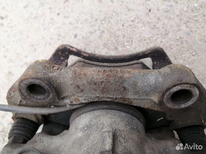 Суппорт Передний Со сКобой Пассат Б5 А4 Б5 lucas