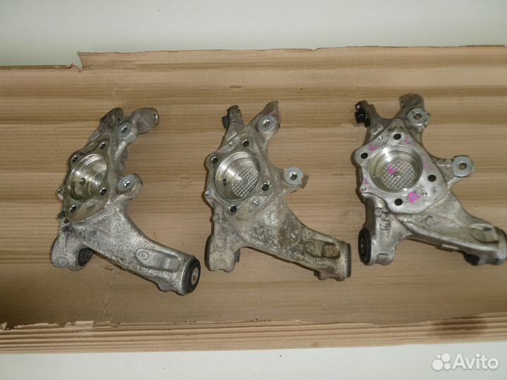 Кулак поворотный задний левый Honda Civic 8 4D