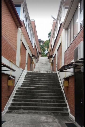 4-к. квартира, 140 м², 2/3 эт.