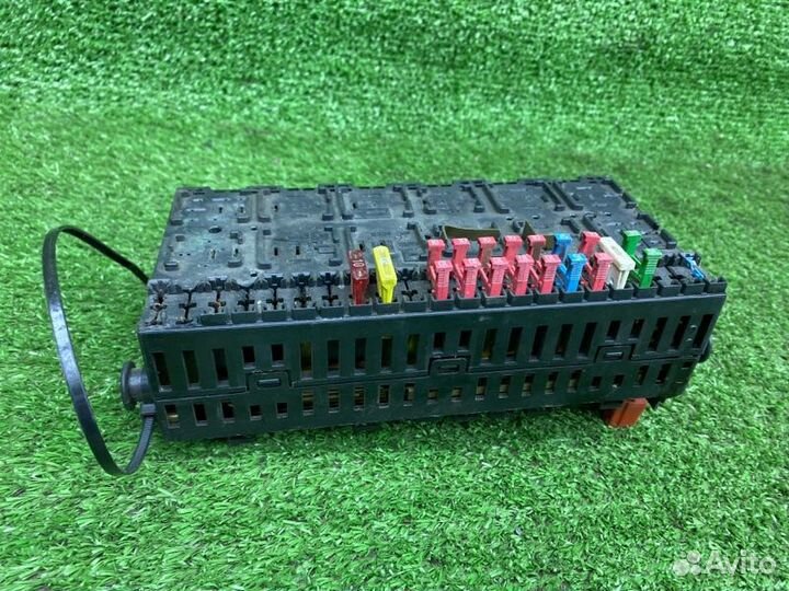 Блок предохранителей Volkswagen Golf 3