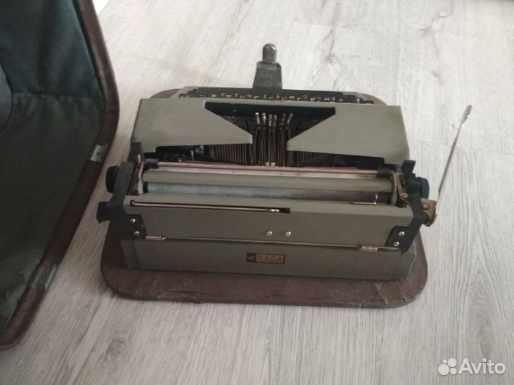 Пишущая машинка Москва с футляром