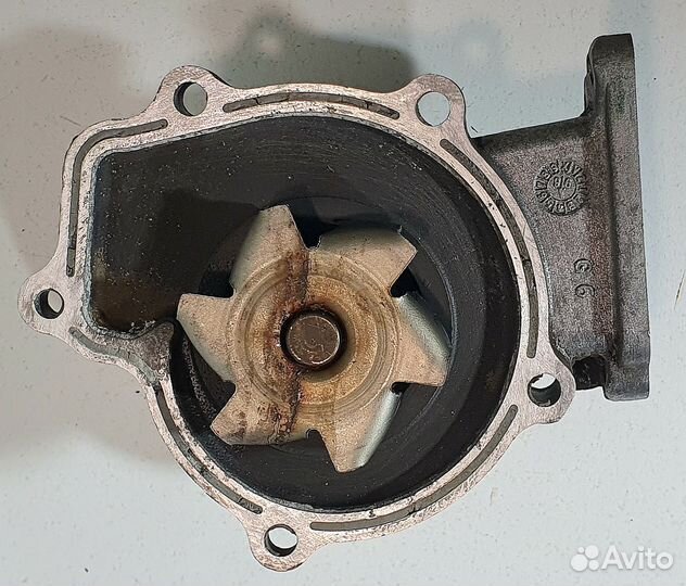 Водяной насос со шкивом Nissan Almera N15