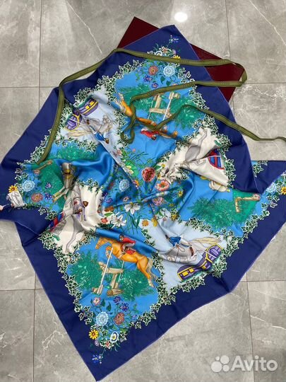 Платок женский gucci