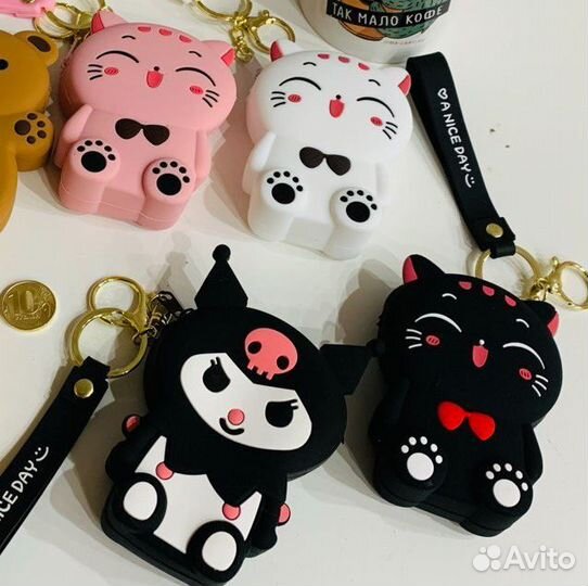 Брелок кошелек с замком и брелки зайцы