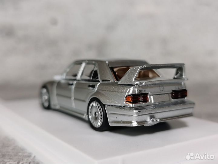 Mercedes 190e Seeker модель 1:64