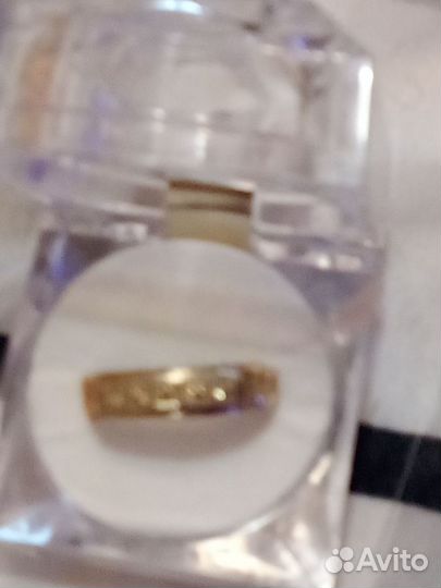 Золотое кольцо с бриллиантом мужское