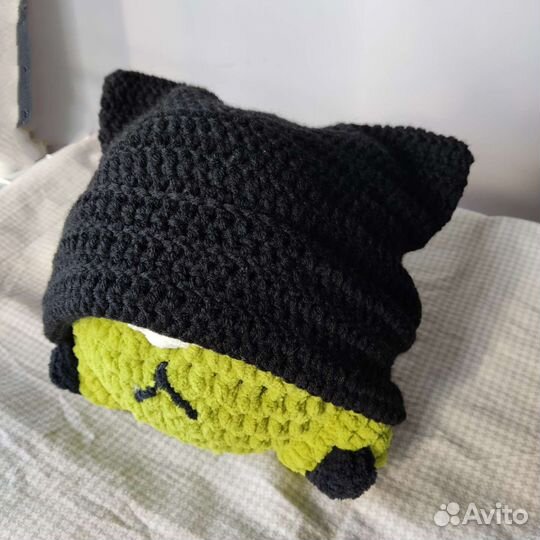 Вязаная шапка ручной работы
