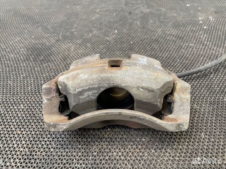 Суппорт передний левый Nissan X-Trail T31