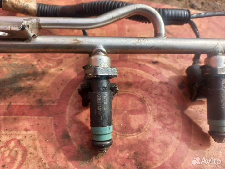 Топливна рампа с форсунками Приора