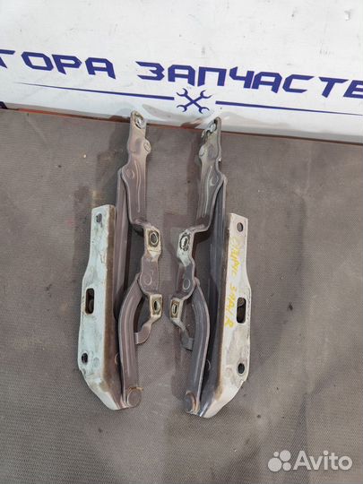 Петля крышки багажника правая KIA Opirus 2007