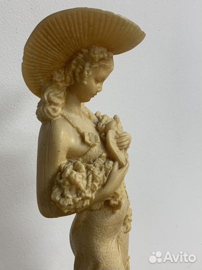 Статуэтка скульптура СССР Девушка с птицей