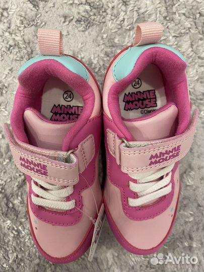Кроссовки для девочки новые