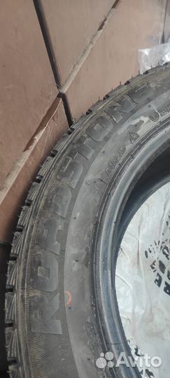 Roadstone Winguard 215/60 R17