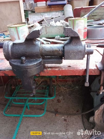 Тиски.ширина.губок.6.см.поворотные.чугунные