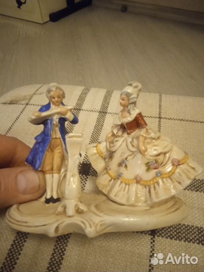 Статуэтка пара Музицирует