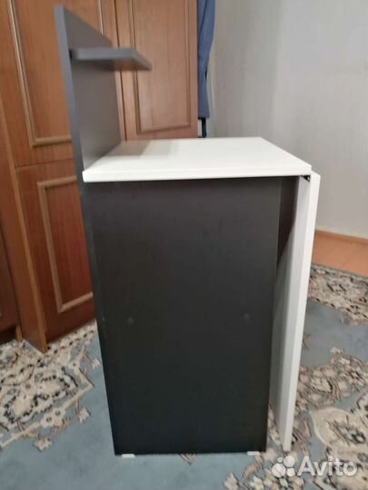 Маникюрный стол нов,пылесос,подставка,стерилизатор