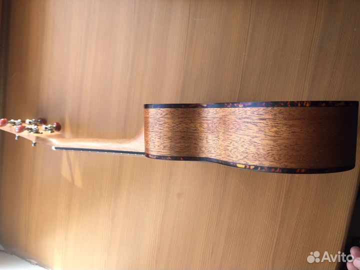 Укулеле tom tuc 200