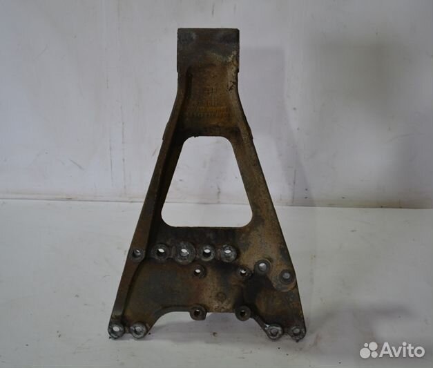 Кронштейн реактивной тяги, ведущего моста, правый