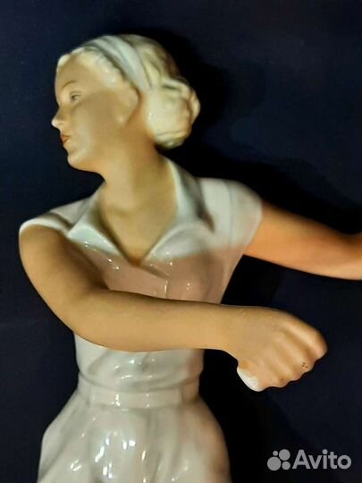 Теннисистка фарфоровая фигурка