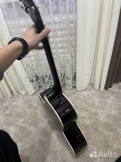 Акустическая гитара