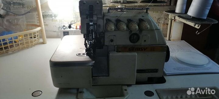 Промышленная швейная машина оверлок