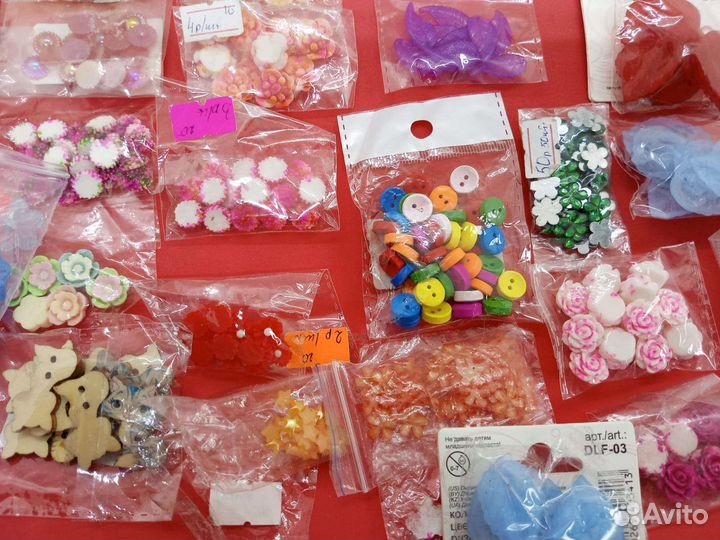 Бусины, кабошоны, цветы, листья для рукоделия