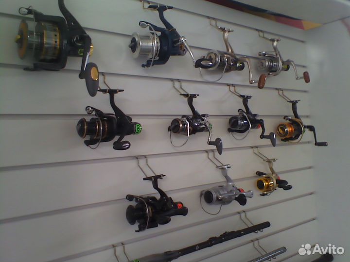 Крючки для выставки рыболовных катушек