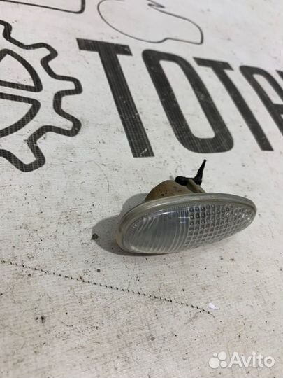 Повторитель поворота Mitsubishi Outlander 1 4G63