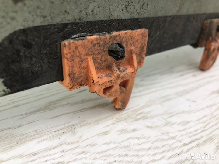 Стекло переднее левое Nissan Terrano R20 KA24E