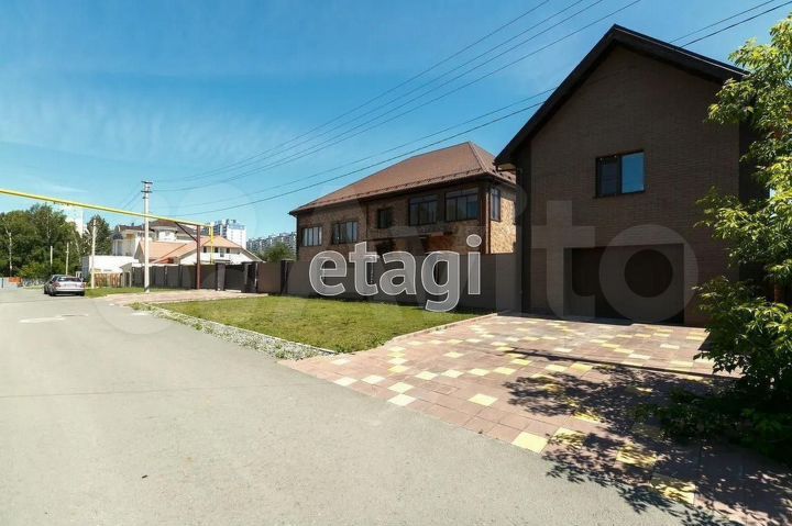 Коттедж 870 м² на участке 22 сот.