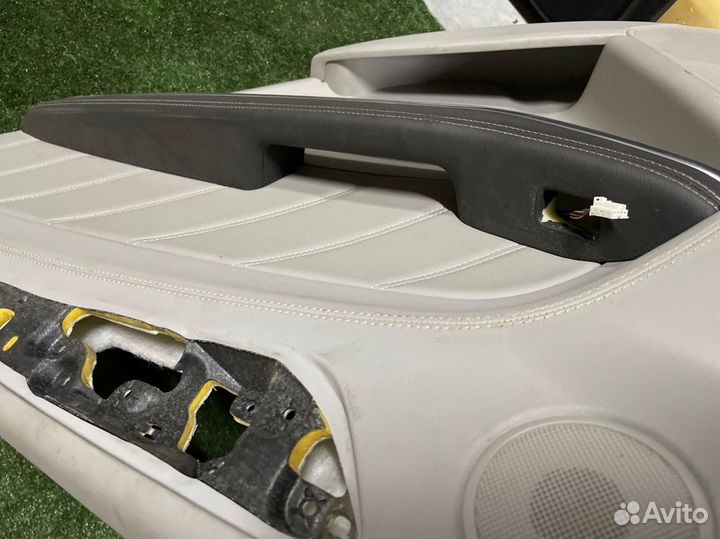 Обшивка двери задняя правая Mercedes-Benz