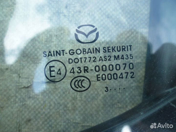 Мазда 3 Стекло двери задней левой (форточка)