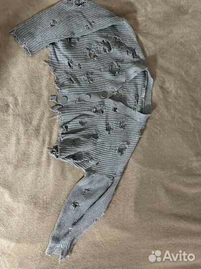 Рванный свитер