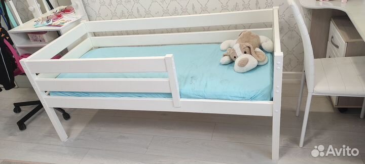 Кровать детская из массива