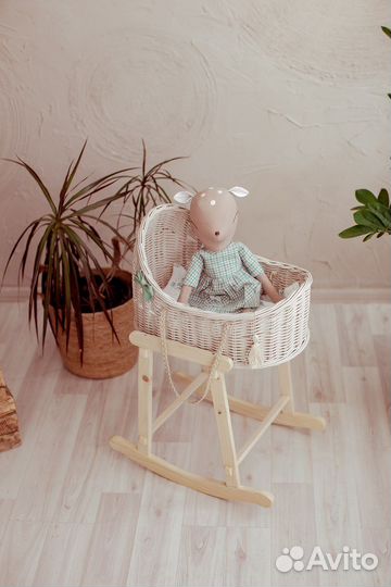 Кроватка-качалка для куклы. Кукольная кроватка