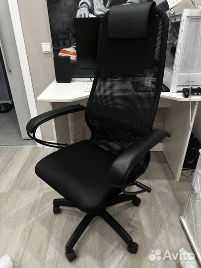 Компьютерное кресло офисное черное