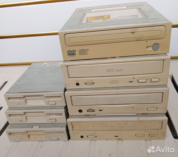 1 DVD-ROM + 3 CD-ROM + 3 FDD 3.5