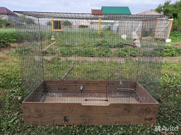 Клетка для крупного попугая