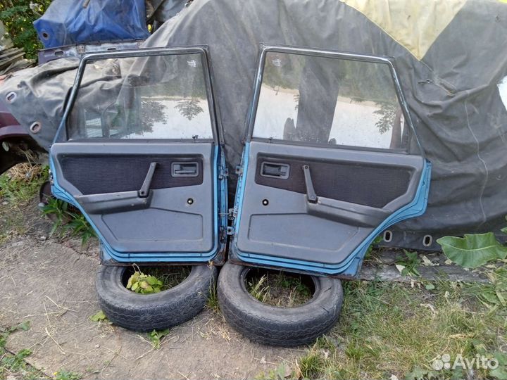 Продам задние двери ваз 2109
