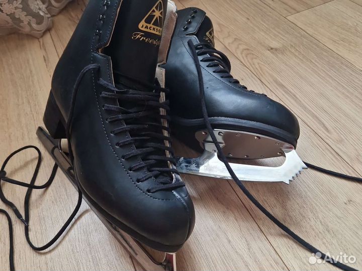 Коньки фигурные профессиональные Jackson