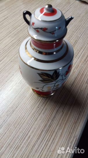 Чайница фарфоровая 