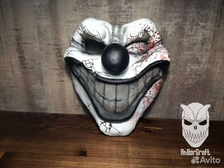 Маска клоуна страшная