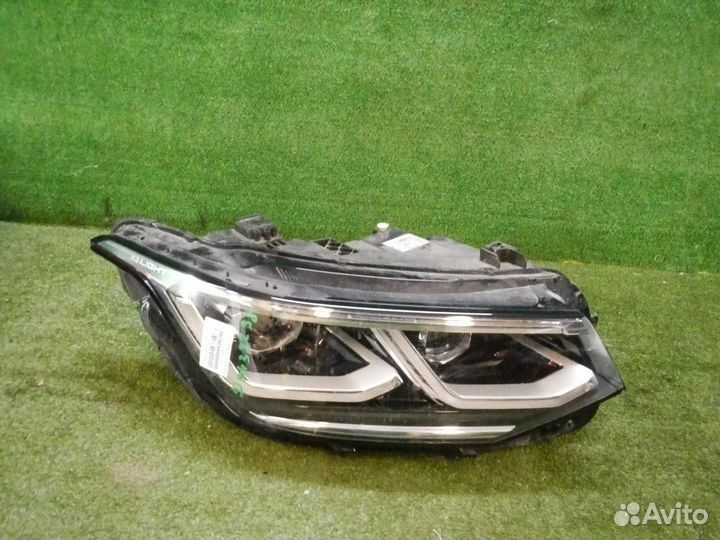 Фара правая Volkswagen Tiguan