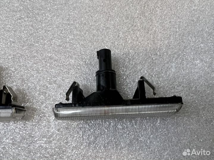 Повторители поворота BMW E38 белые