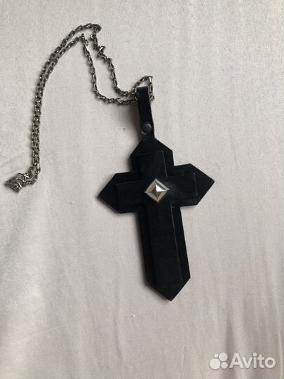 Крест из кожи и серебряная цепь