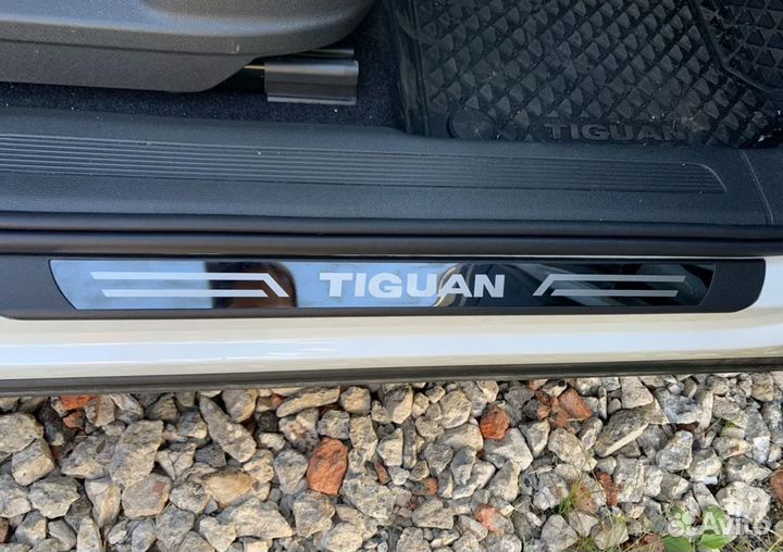 Накладки на пороги Volkswagen Tiguan / Фольксваген Тигуан 2016-2022 г.в