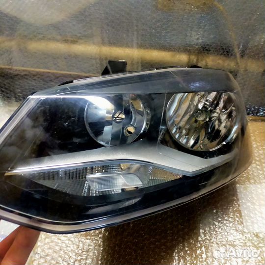 Фары левая правая Volkswagen Polo Sedan